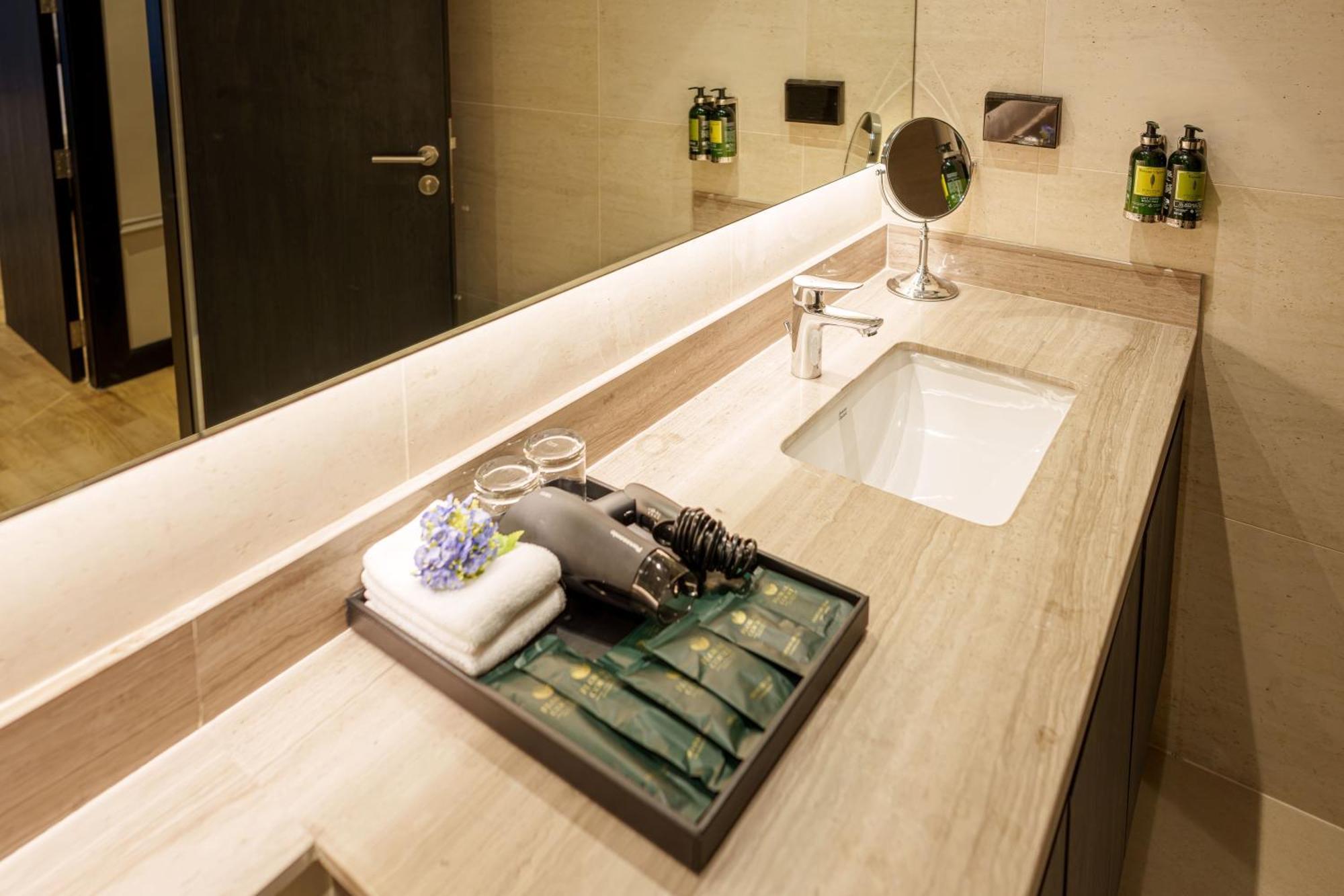 Floral Court & Sukhumvit 13 4*